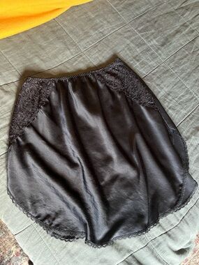 Wacoal Black Satin Lace-Accent Circle Skirt